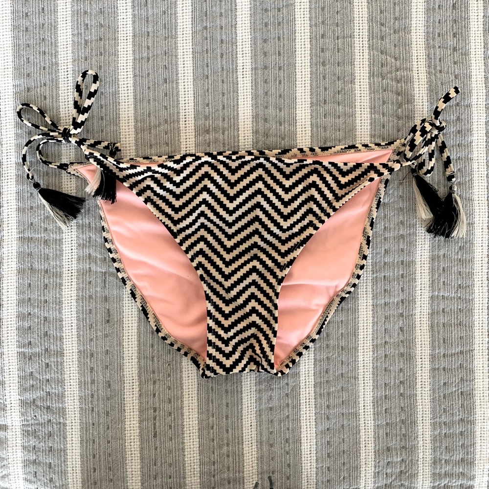 3/$10 NWOT Xhilaration Bikini Bottom Size Large